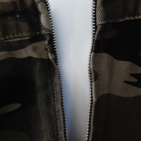 TOPSHOP Camo Denim Buckle Pinafore Dress 2 - Picture 14 of 16